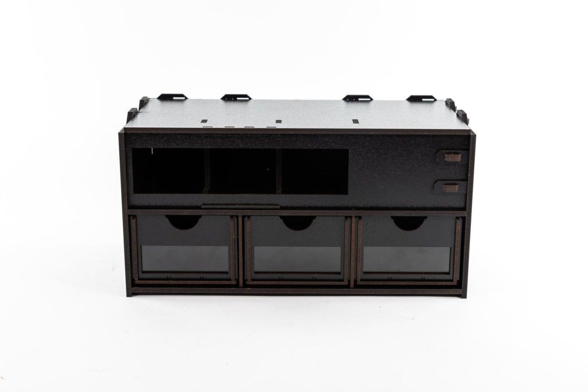 Kraken Black Rack Power Strip Module